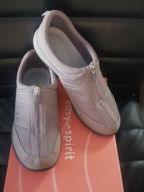 Easy Spirit BeStrong In Sky Grey 11M New With Box,never worn